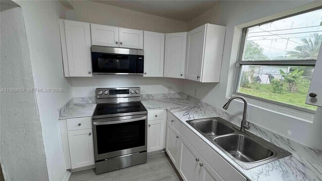 Building Photo - 16221 E Bunche Park Dr