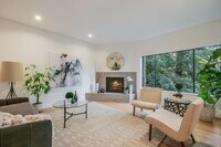 Building Photo - 1202 Sharon Park Dr