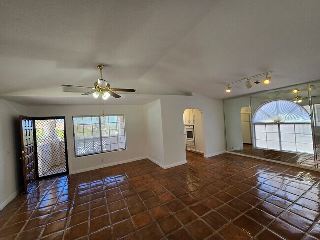 Building Photo - 1421 Santa Margarita St