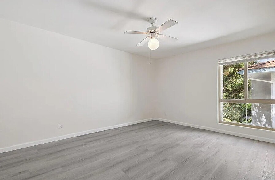 Building Photo - 4716 Park Granada