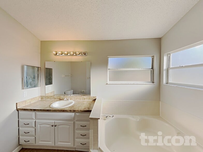 Building Photo - 134 N Aberdeen Cir