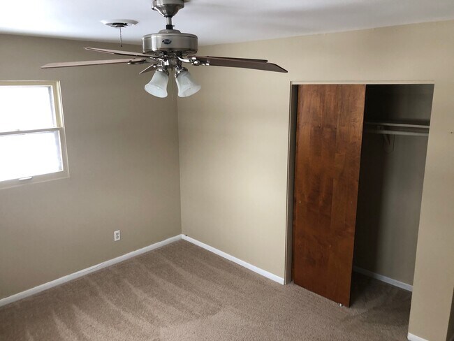 Building Photo - 4305 Sioux Ln