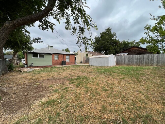 Building Photo - Charming & Fully Remodeled 2-Bedroom Home ...