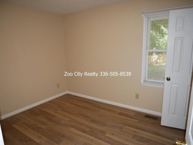 Building Photo - 1805 Rocky Ln