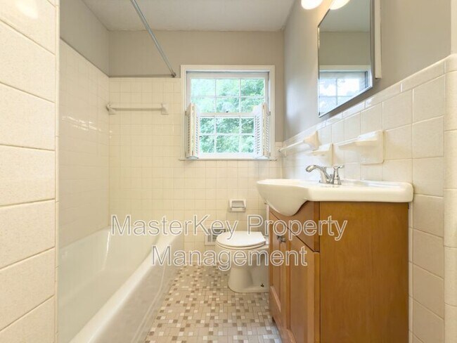 Building Photo - 544 Ellynn Dr