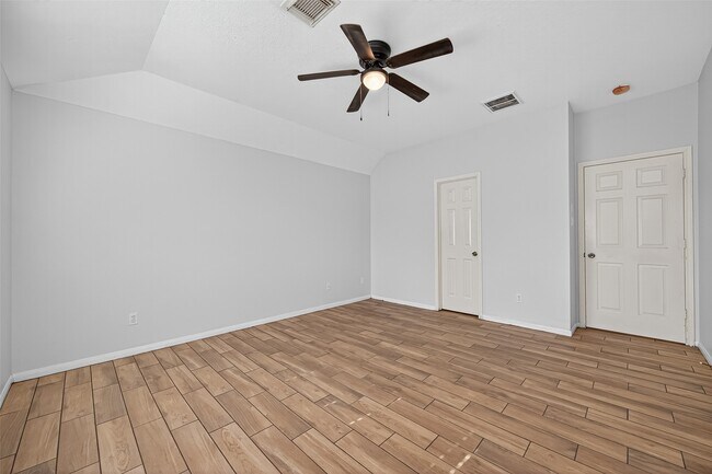 Building Photo - 16414 Sylvan Dale Dr