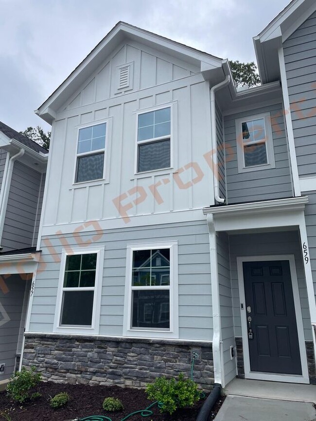 Building Photo - Brand New 2BR/3BA Townhome in Prime Apex L...