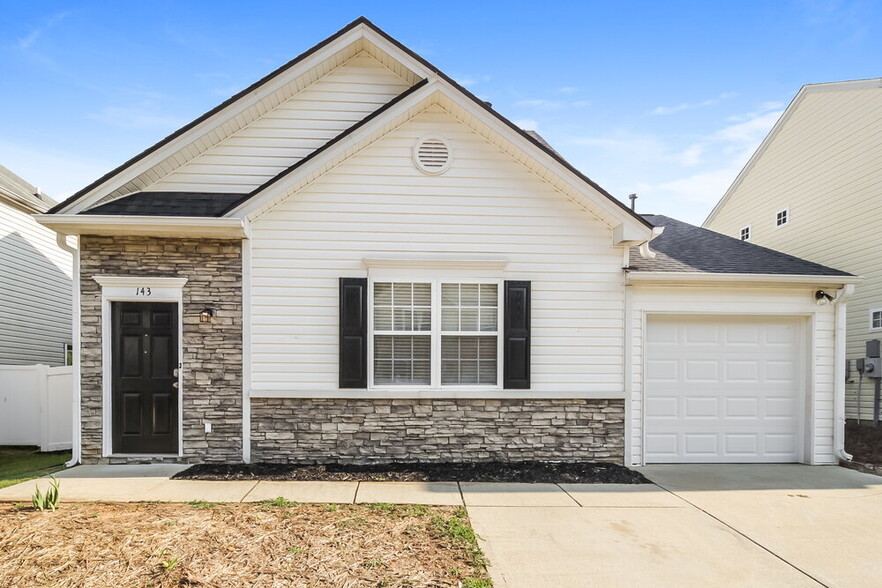 Primary Photo - 143 Oak Grove Pl