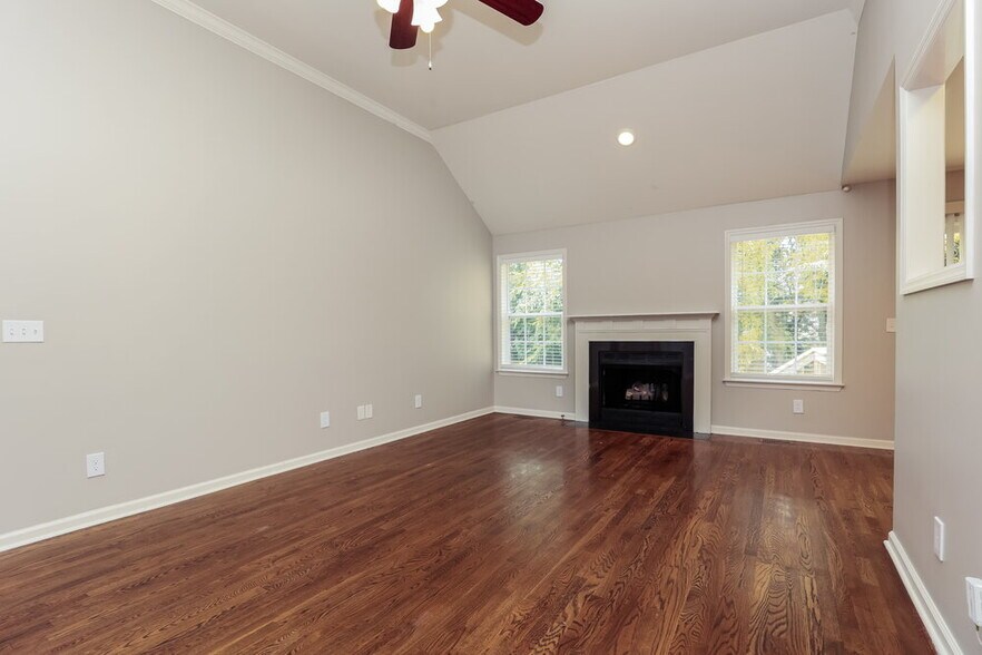 Building Photo - 3019 Candlelite Dr