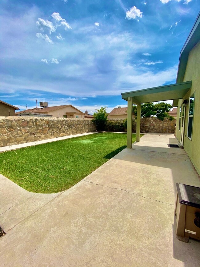 Building Photo - 14214 Lasso Rock Dr