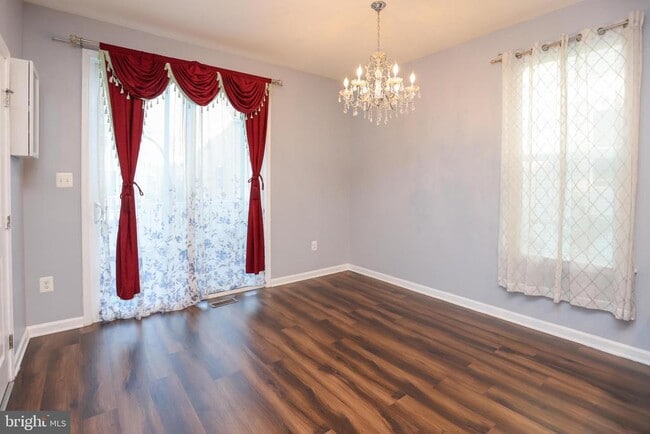 Building Photo - 1437 Strahorn Rd