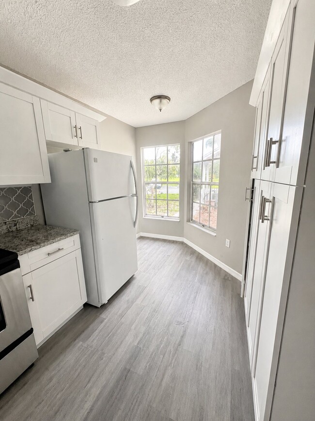 Building Photo - 3174 Beecher Dr E