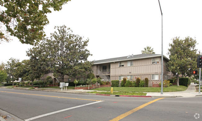 Building Photo - The Riviera Apartment