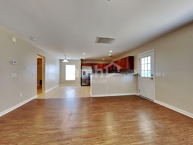 Building Photo - 405 Crystal Oaks Ln