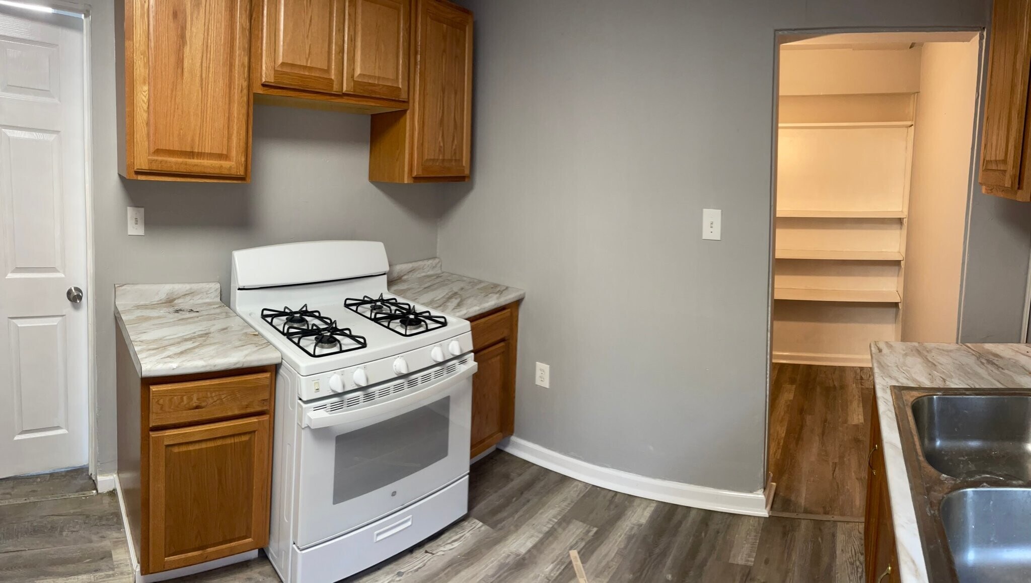 Building Photo - 2022 Plainview Ave