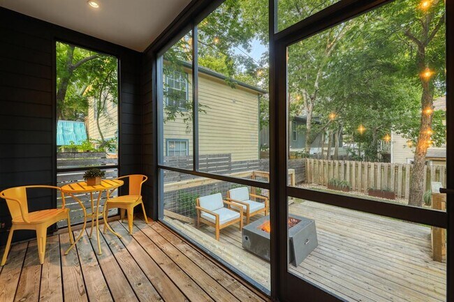 Building Photo - 2111 Brackenridge St