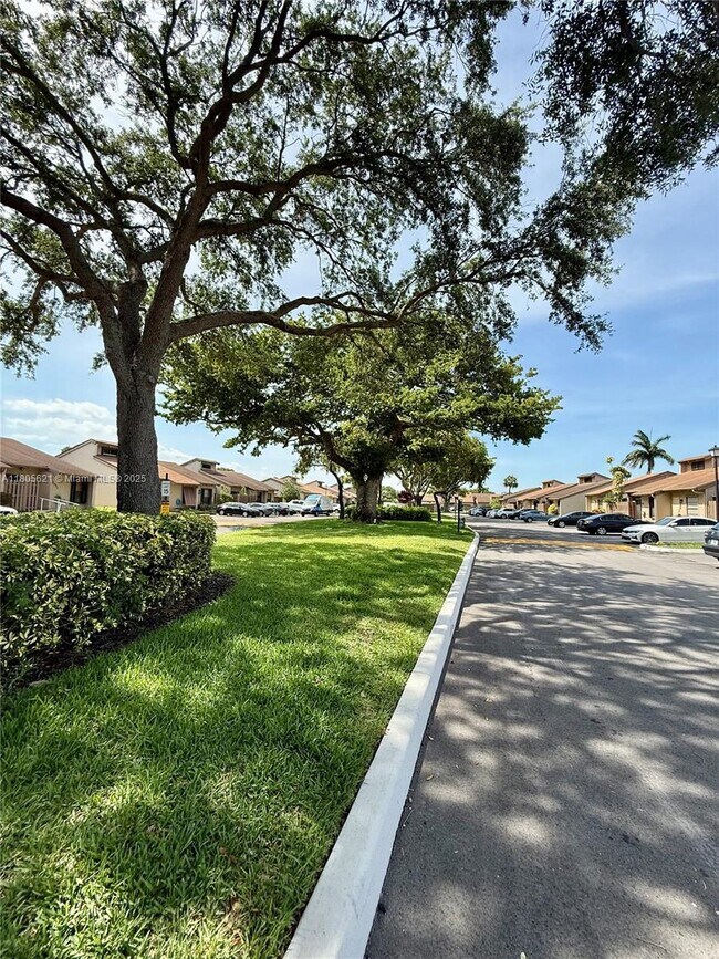 Building Photo - 2062 SW 82nd Ave