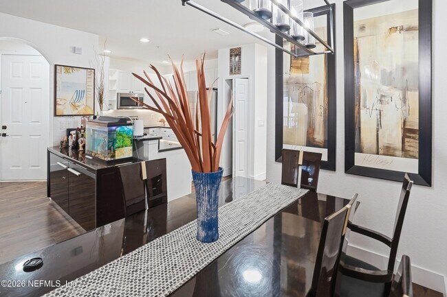 Building Photo - 450 La Travesia Flora