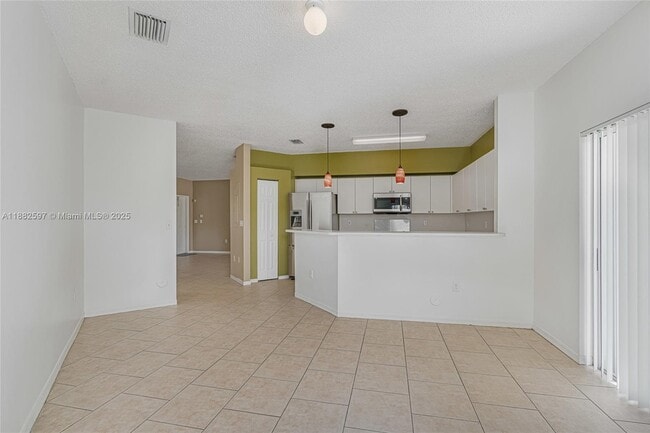 Building Photo - 2319 SE 24th Ave