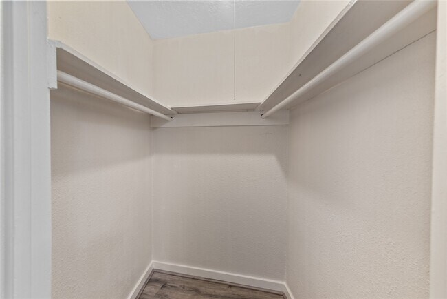 Building Photo - 4811 Oakland St