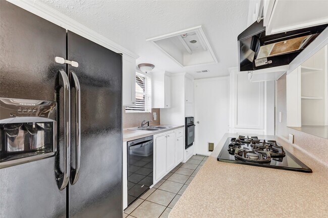 Building Photo - 2022 Fir Springs Dr