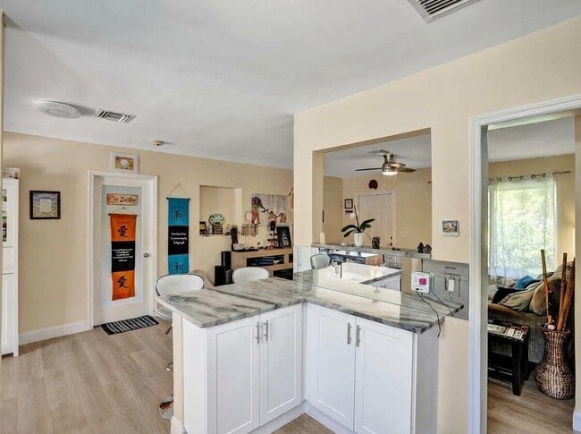 Building Photo - 2099 NE 4th Ct