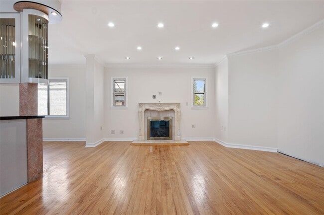 Building Photo - 73-33 188th St