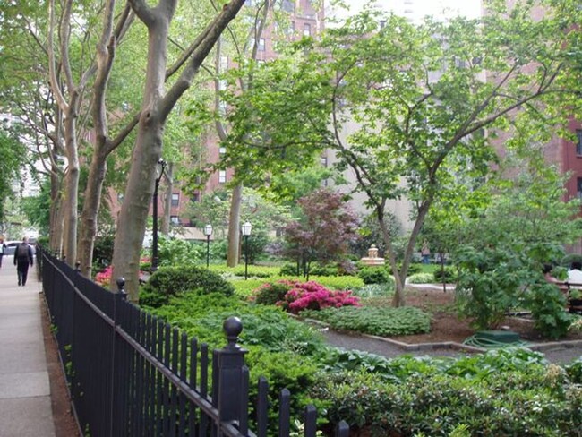 Building Photo - 5 Tudor City Pl