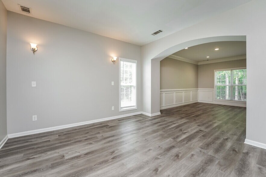 Building Photo - 2054 Jessica Way