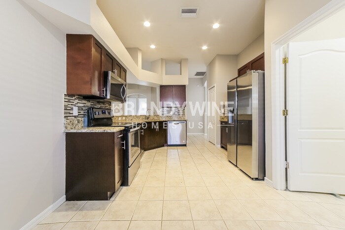 Building Photo - 1427 Lake Shore Ranch Dr