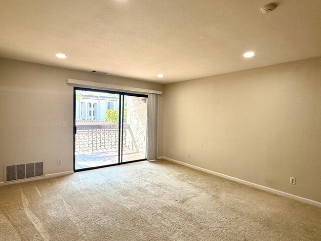 Building Photo - COMING SOON! $2850 / 2 BR - GORGEOUS REMOD...