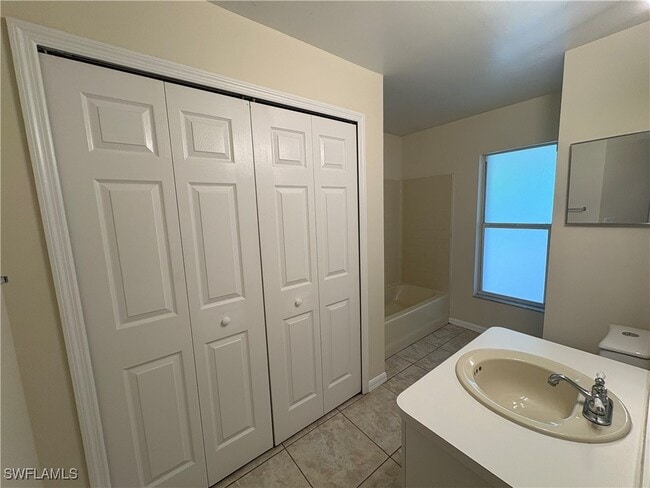 Building Photo - 401 SW 41st St