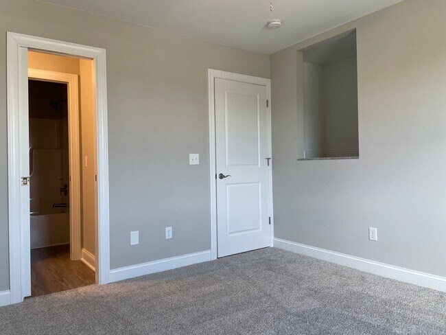 Building Photo - 3927 Newhall Dr NW