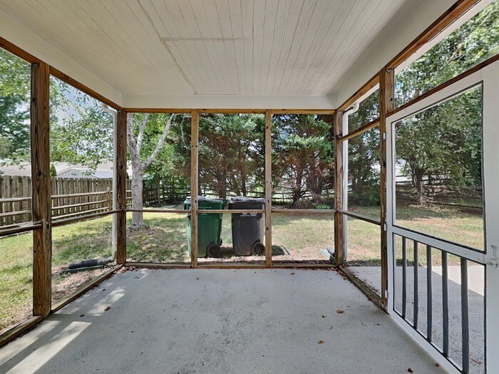 Building Photo - 10440 Gold Pan Rd