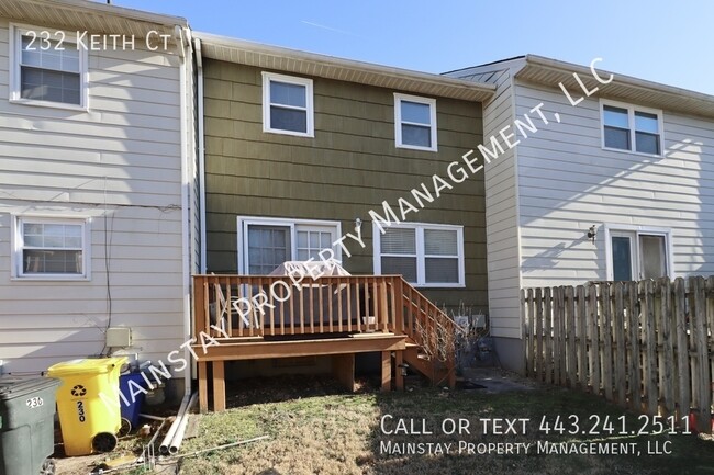 Building Photo - Updated 3 Bedroom Townhome in Millersville...