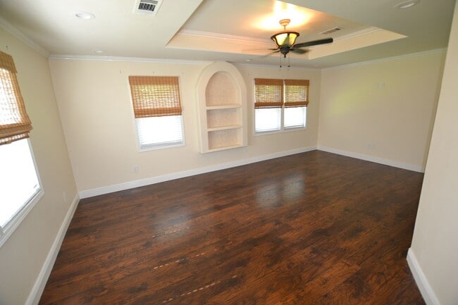 Building Photo - Newly remodeled, 3 bedroom, 2 bath home near Southern University loaded with amenities!