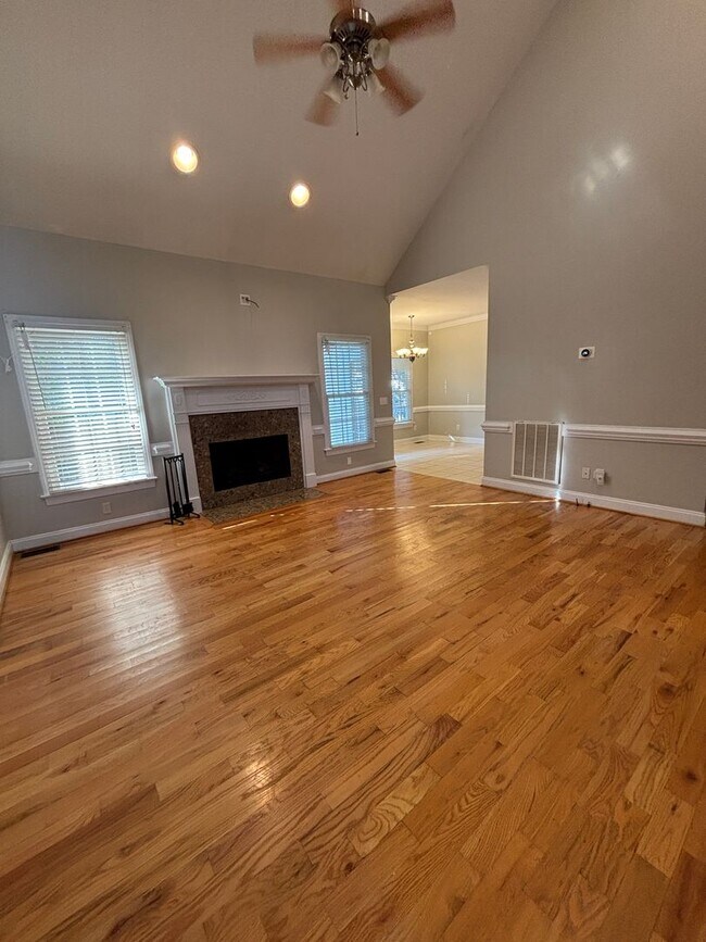 Building Photo - 522 Saint Helene Ct
