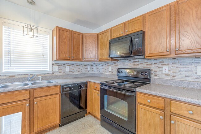 Building Photo - Beautiful 2-Story 3 bedroom and 2.5 townhouse in High Point, off Skeet Club Rd and Eastchester