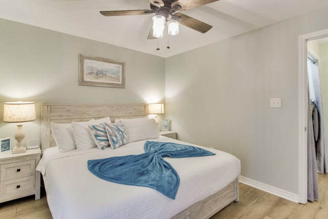 Building Photo - 5499 Medina Rd