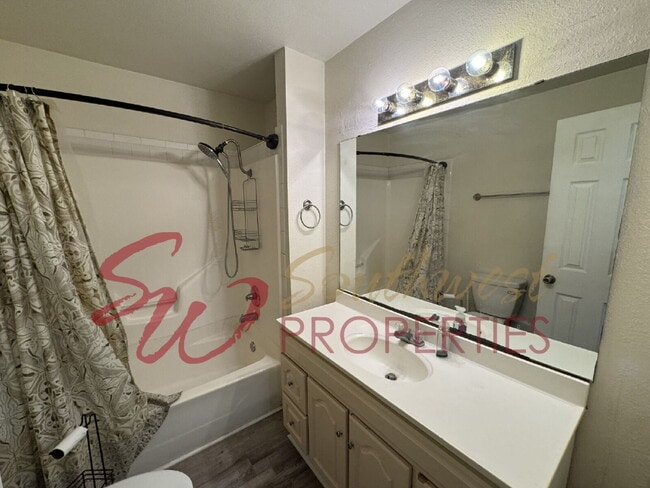 Building Photo - Charming 3 Bed, 1 Bath Home