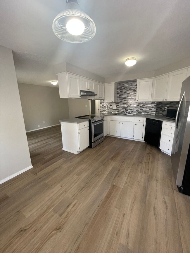 Building Photo - Great Bethany location 3 bedroom 2 bath