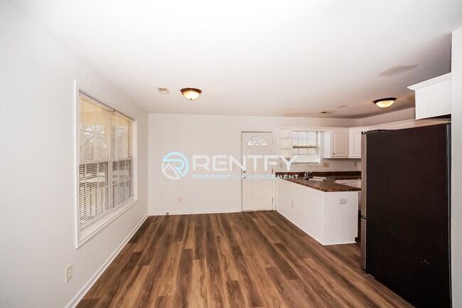 Building Photo - 1110 Mason St