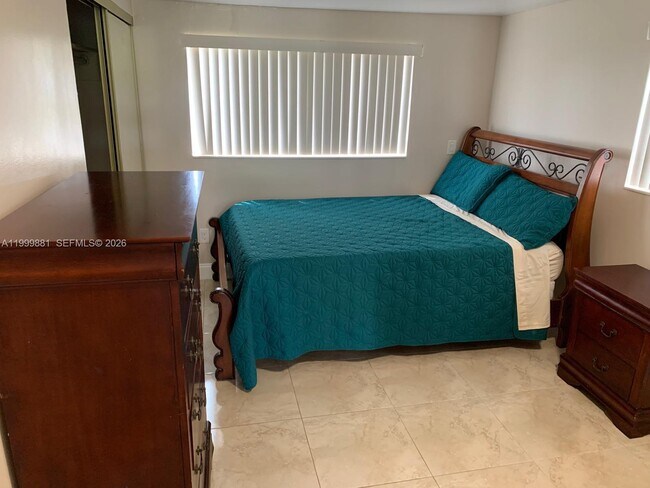 Building Photo - 19121 NE Miami Ct