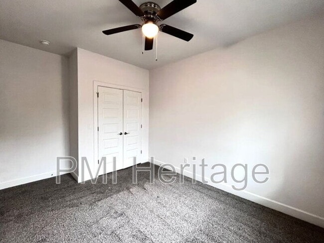 Building Photo - 418 NW Retreat Ln