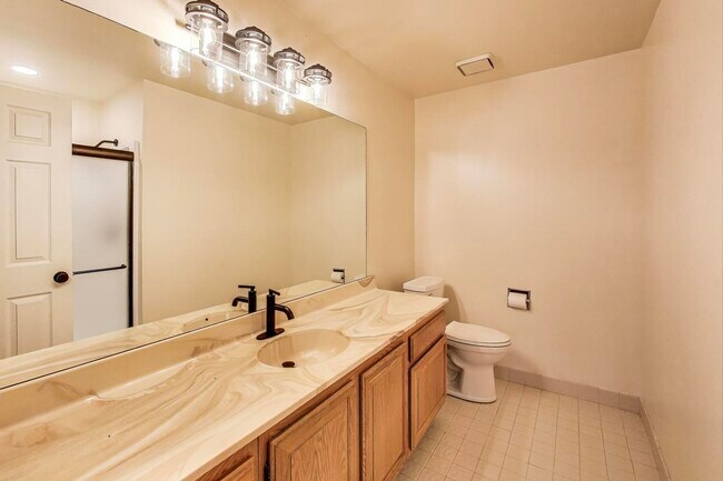 Building Photo - 534 River Front Cir