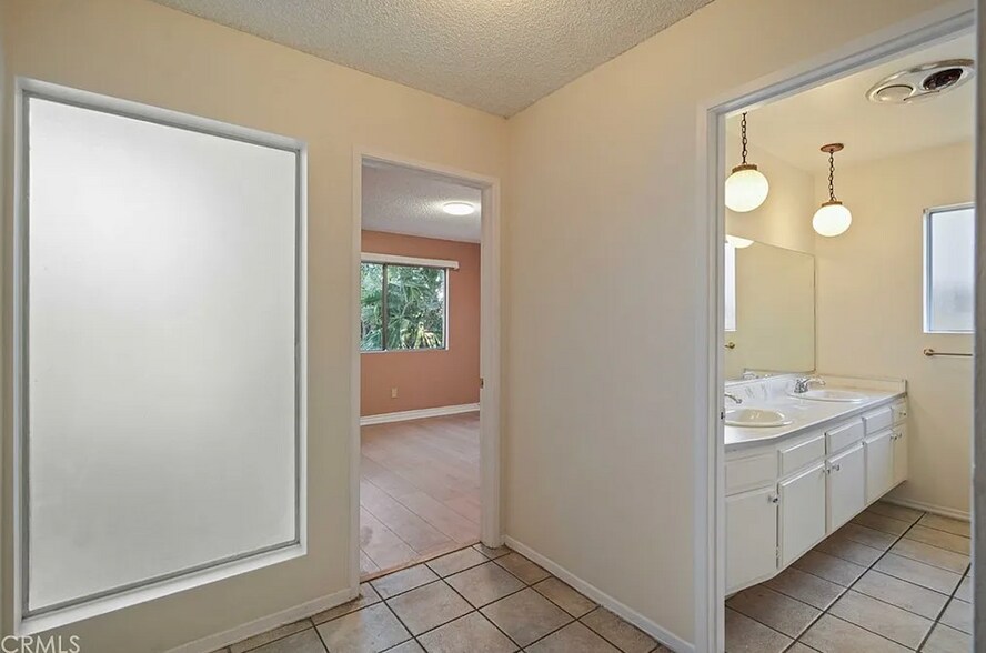 Building Photo - 8763 Lurline Ave