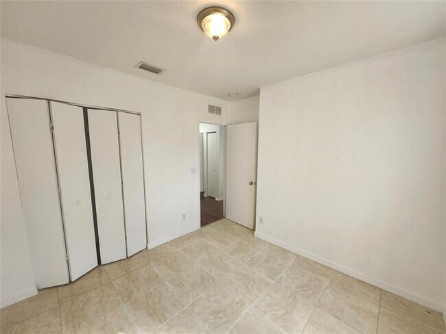 Building Photo - 8722 SW 21st Ct