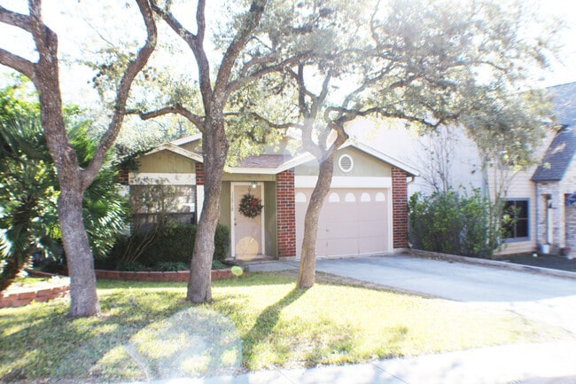 Building Photo - Lovely rental home near UTSA and USAA. Rea...