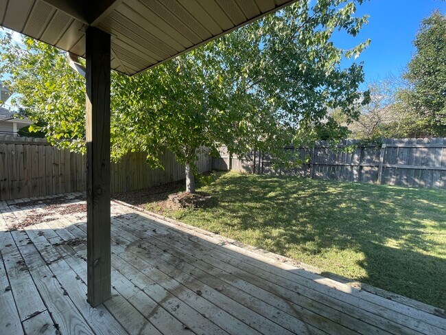 Building Photo - Executive Rental All Brick Home near South...