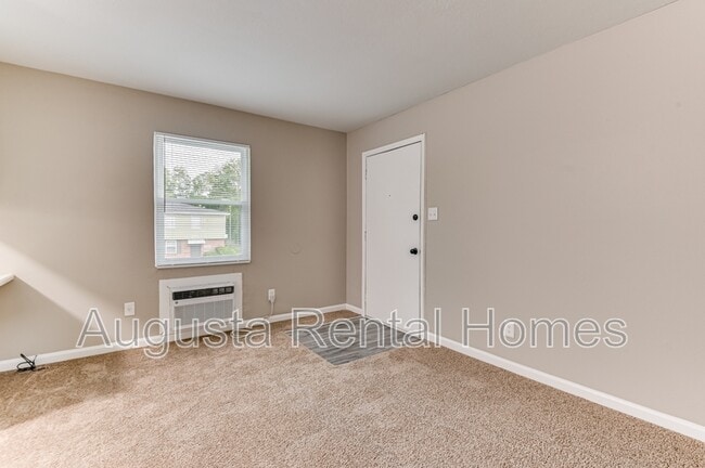 Building Photo - 325B Verdery Dr